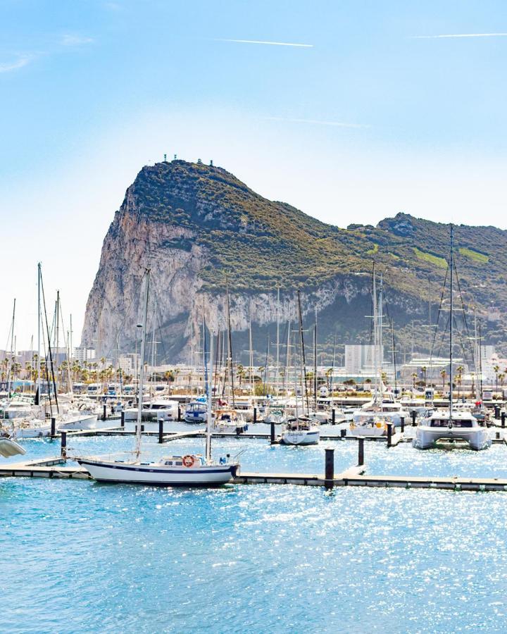Practico Apartamento A 5 Min Andando De Gibraltar Y El Centro, Frente Al Mar ลาลิเนียเดลากอนเซ็ปซีออน ภายนอก รูปภาพ